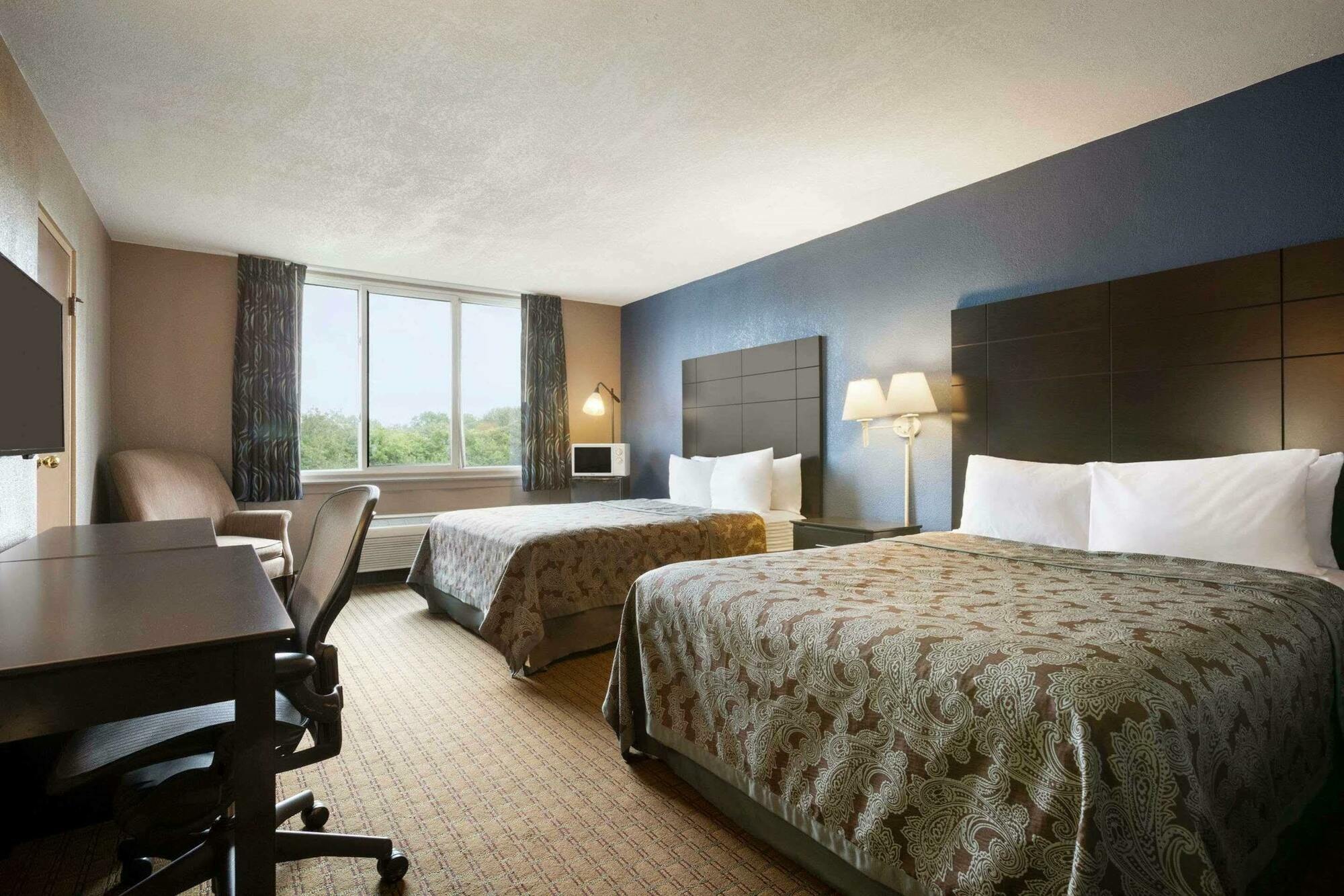 Days By Wyndham Willoughby/cleveland Hotel Willoughby